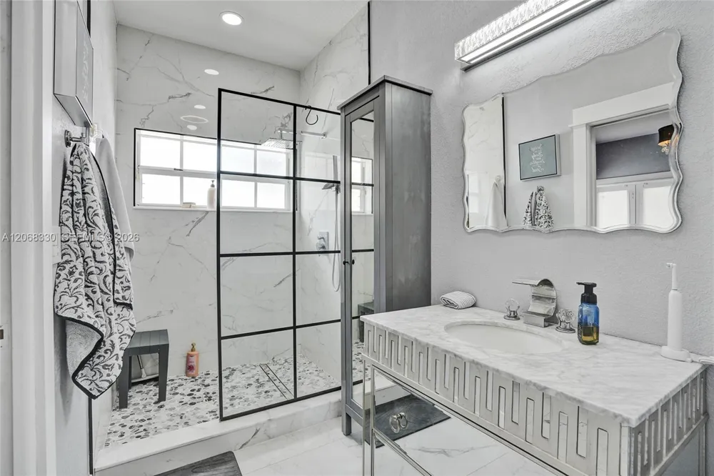 8816 NW 149th Ter Miami Lakes, FL 33018