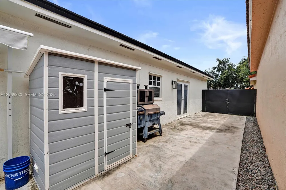 8816 NW 149th Ter Miami Lakes, FL 33018