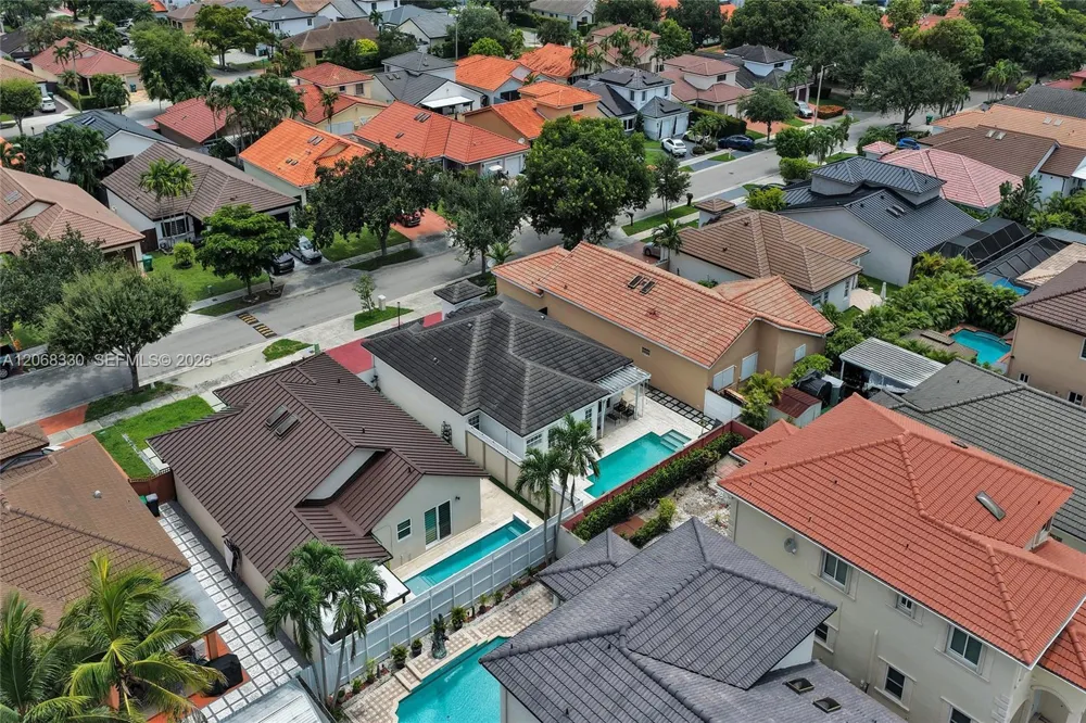 8816 NW 149th Ter Miami Lakes, FL 33018