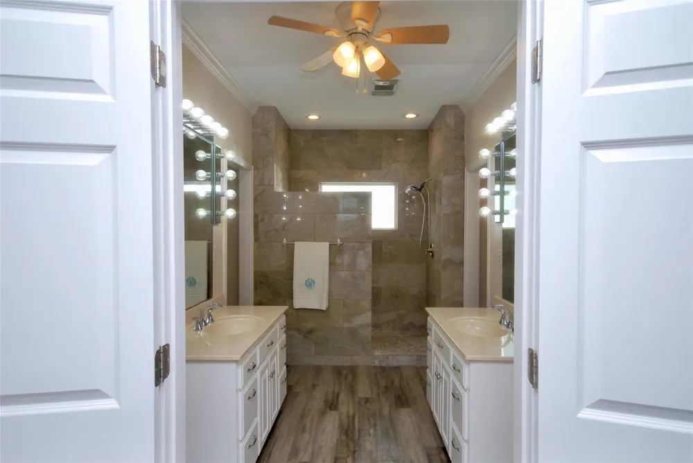 102 Smith Cove Road Rockport, TX 78382