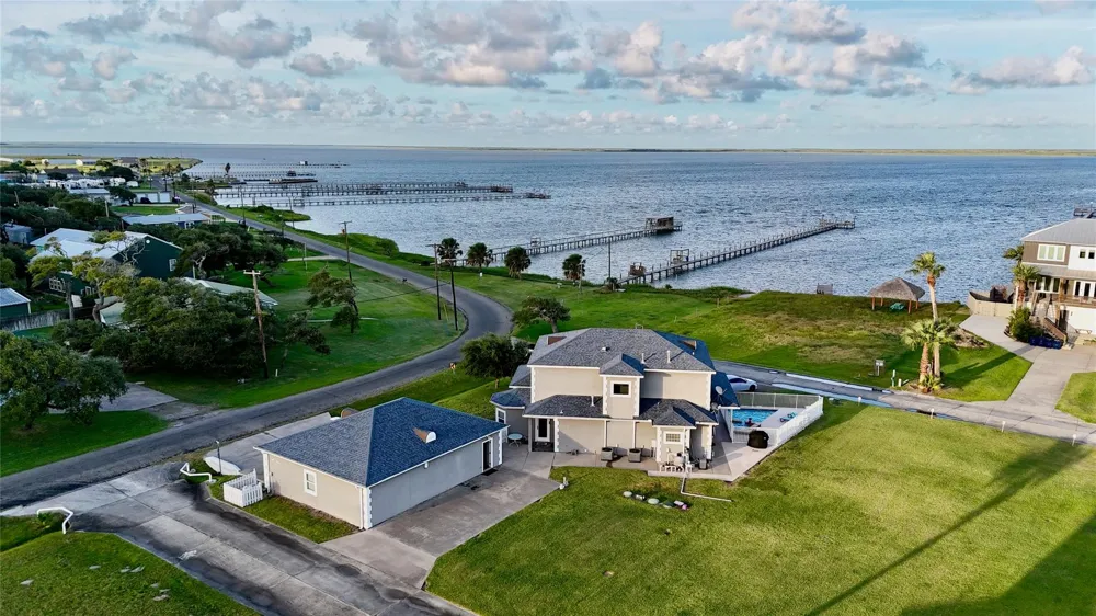 102 Smith Cove Road Rockport, TX 78382