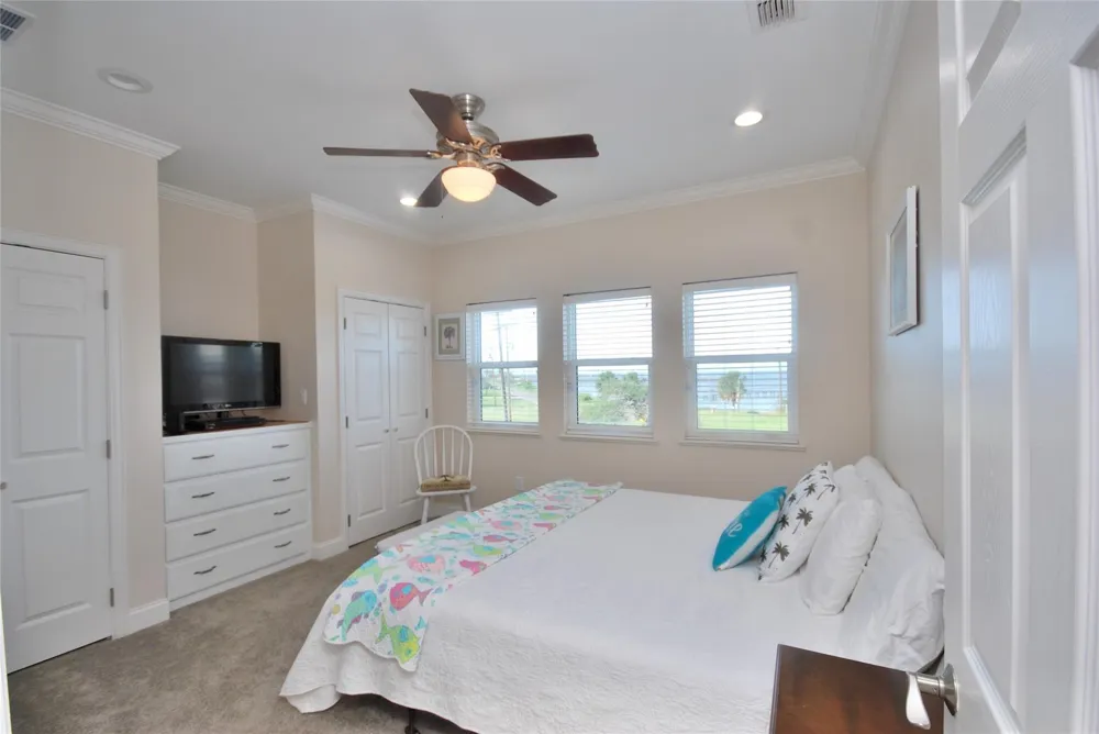 102 Smith Cove Road Rockport, TX 78382