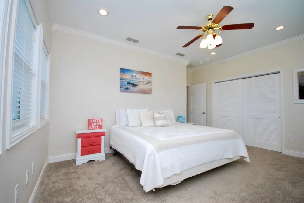 102 Smith Cove Road Rockport, TX 78382
