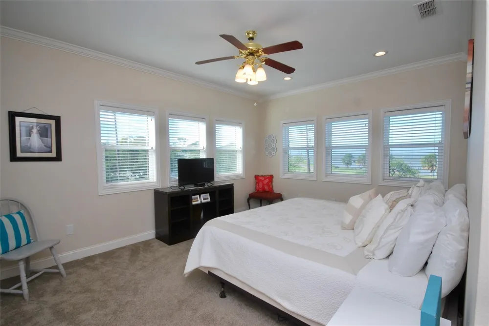 102 Smith Cove Road Rockport, TX 78382
