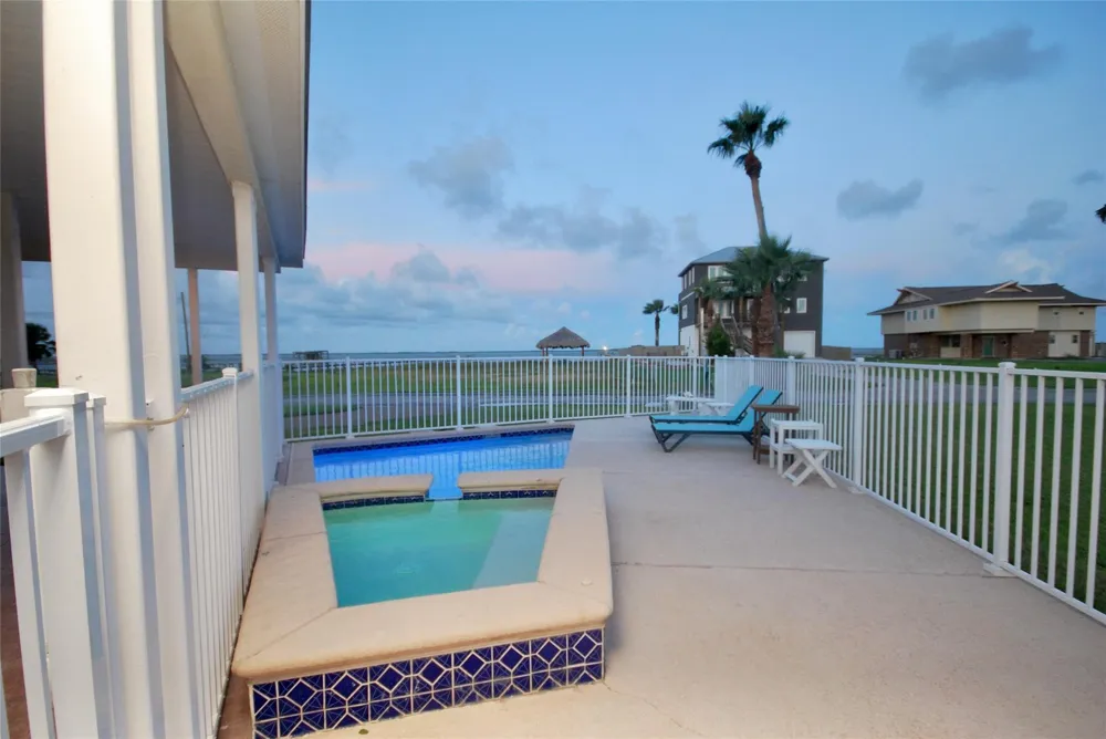 102 Smith Cove Road Rockport, TX 78382