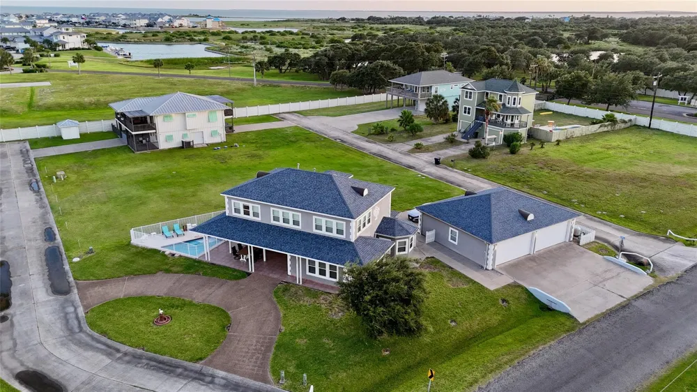 102 Smith Cove Road Rockport, TX 78382