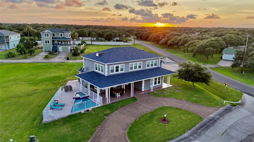 102 Smith Cove Road Rockport, TX 78382