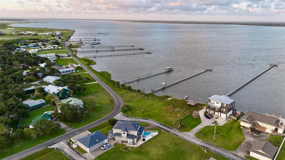 102 Smith Cove Road Rockport, TX 78382