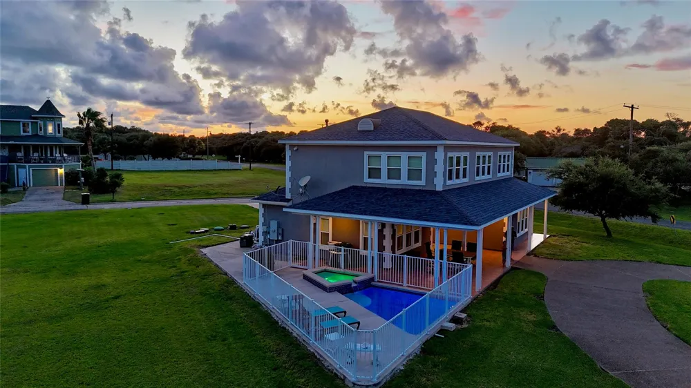 102 Smith Cove Road Rockport, TX 78382