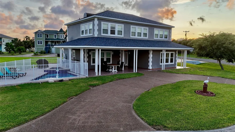 102 Smith Cove Road Rockport, TX 78382