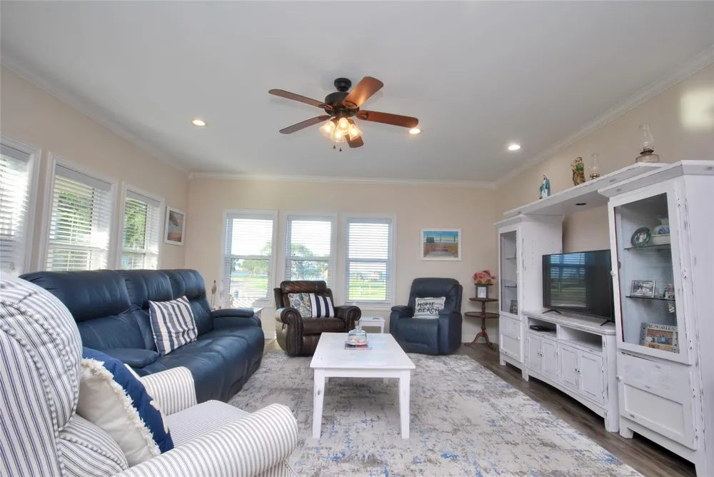 102 Smith Cove Road Rockport, TX 78382