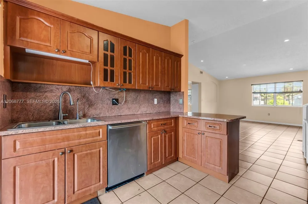 7070 NW 173rd Dr #304 Hialeah, FL 33015