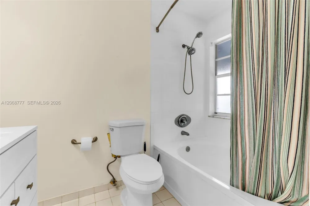 7070 NW 173rd Dr #304 Hialeah, FL 33015
