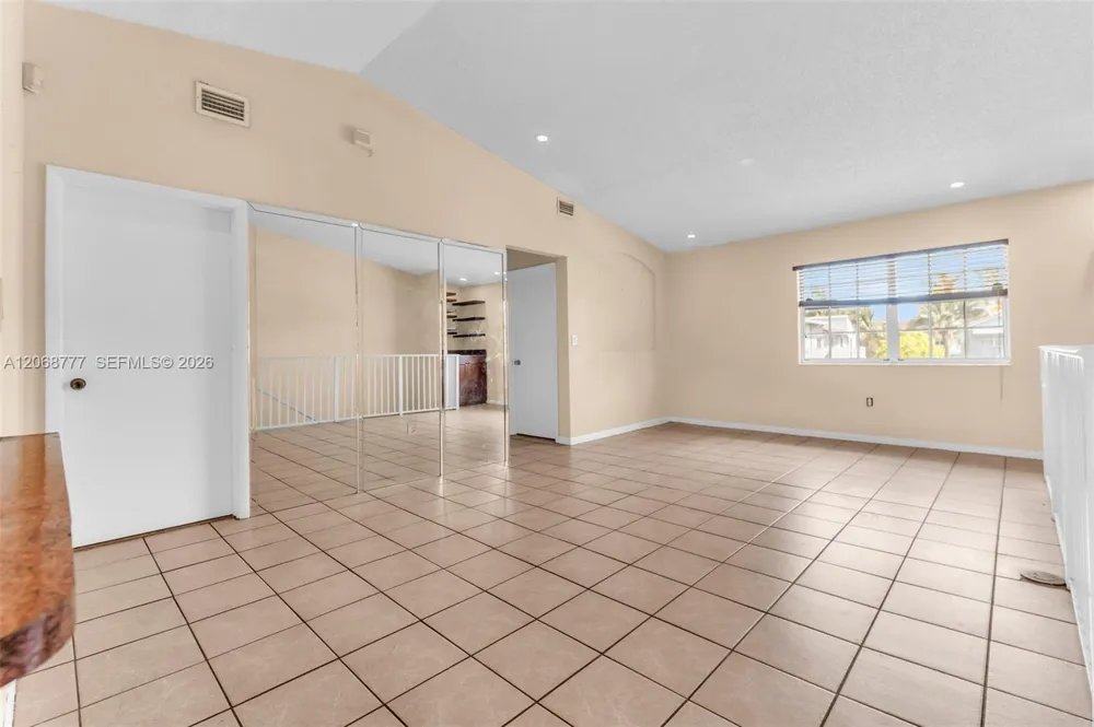7070 NW 173rd Dr #304 Hialeah, FL 33015