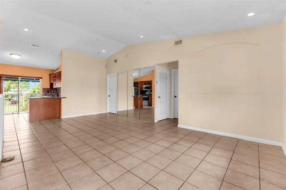 7070 NW 173rd Dr #304 Hialeah, FL 33015