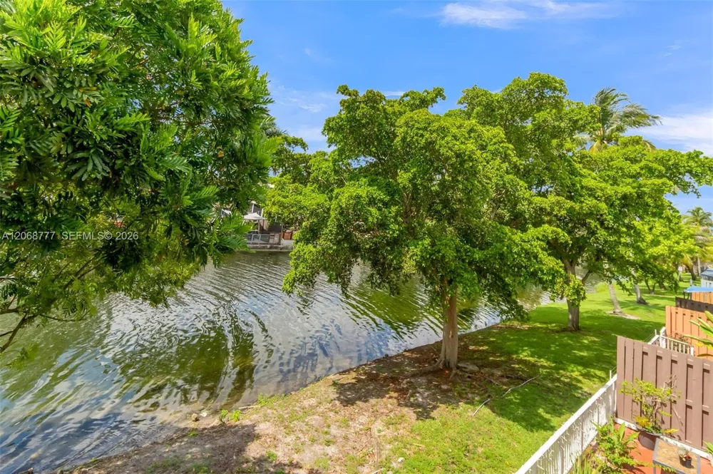 7070 NW 173rd Dr #304 Hialeah, FL 33015