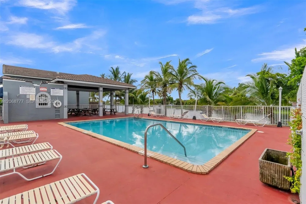7070 NW 173rd Dr #304 Hialeah, FL 33015