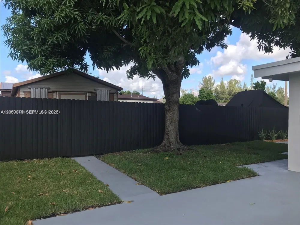 17940 NW 85th Ave Hialeah, FL 33015