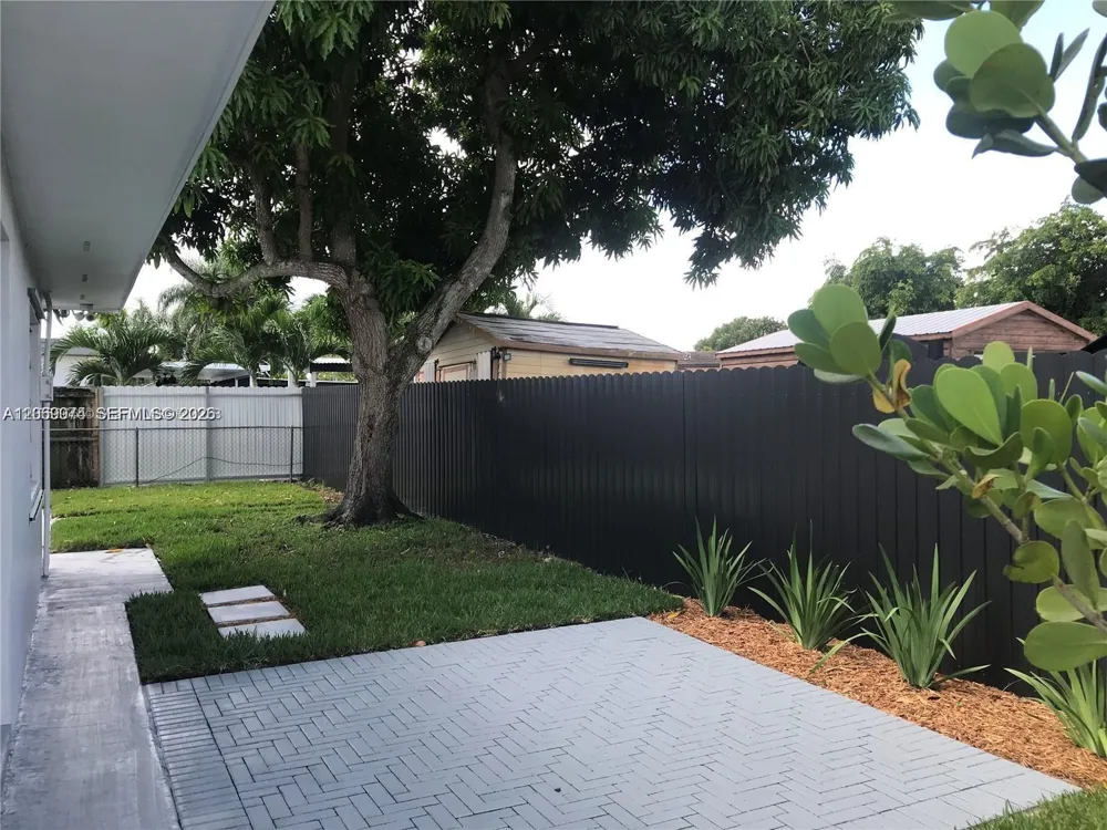 17940 NW 85th Ave Hialeah, FL 33015