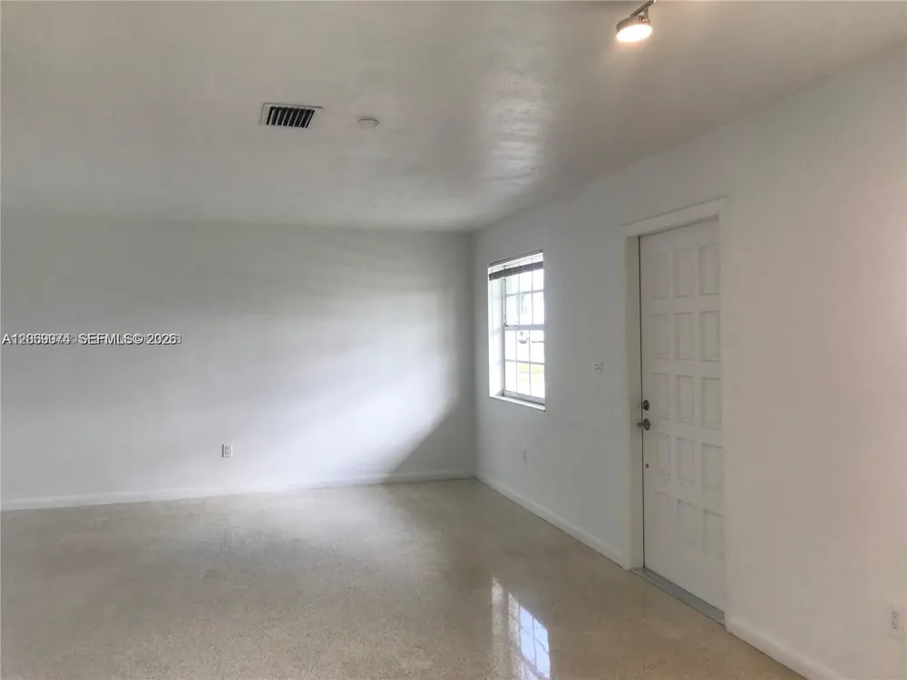 17940 NW 85th Ave Hialeah, FL 33015