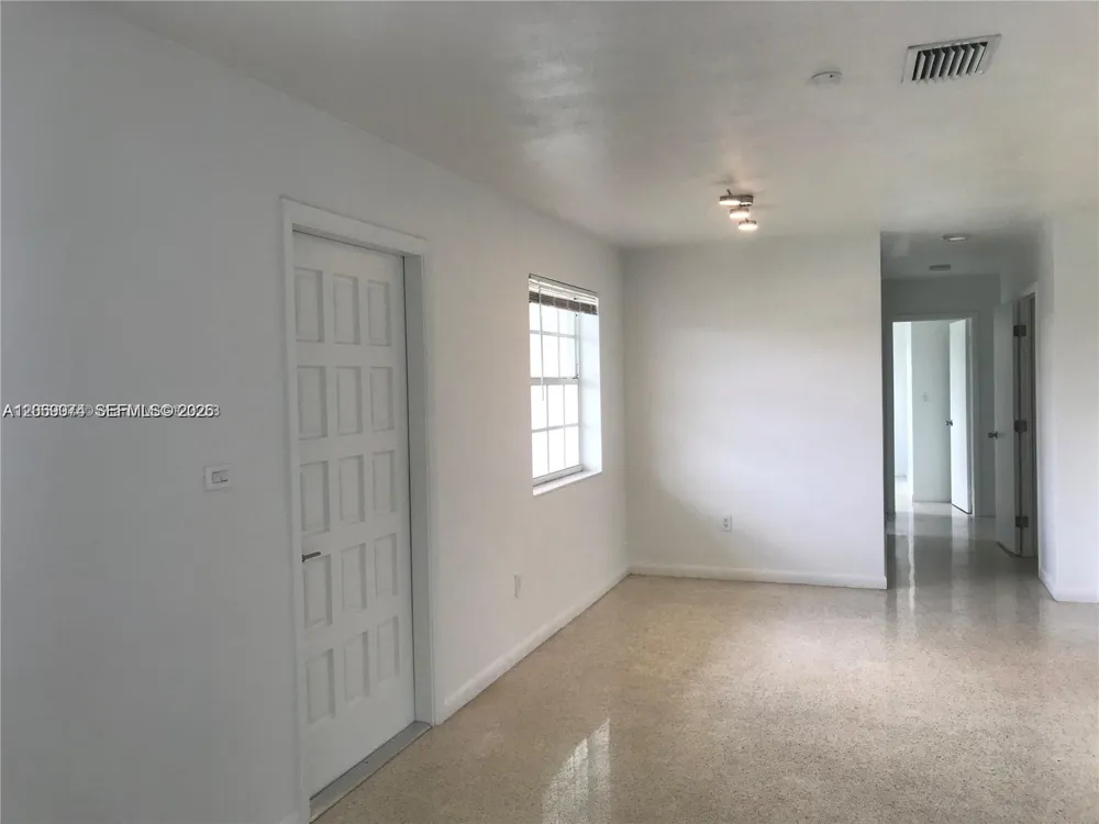 17940 NW 85th Ave Hialeah, FL 33015