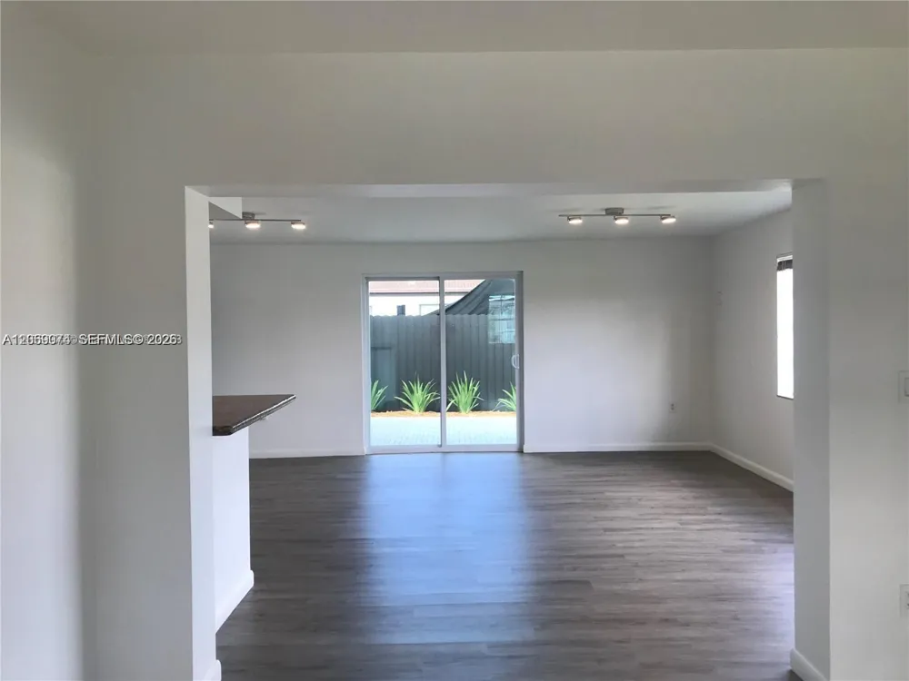 17940 NW 85th Ave Hialeah, FL 33015