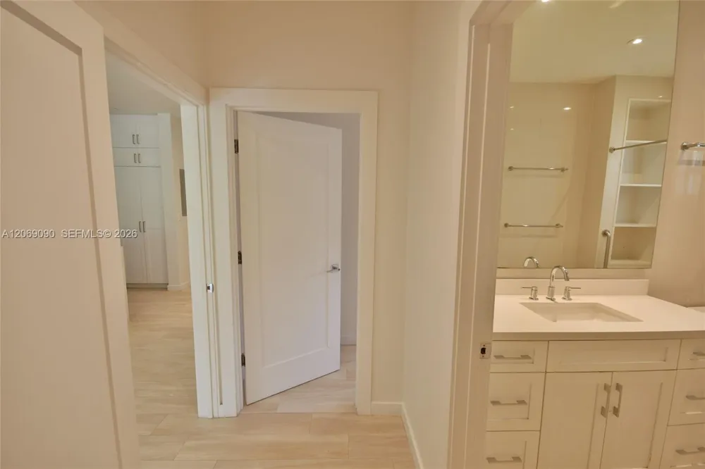55 Ocean Lane Dr #4031 Key Biscayne, FL 33149
