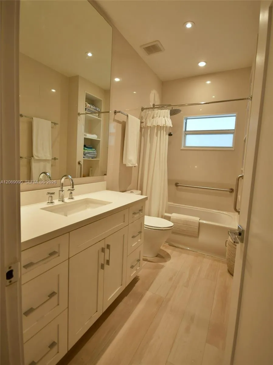 55 Ocean Lane Dr #4031 Key Biscayne, FL 33149