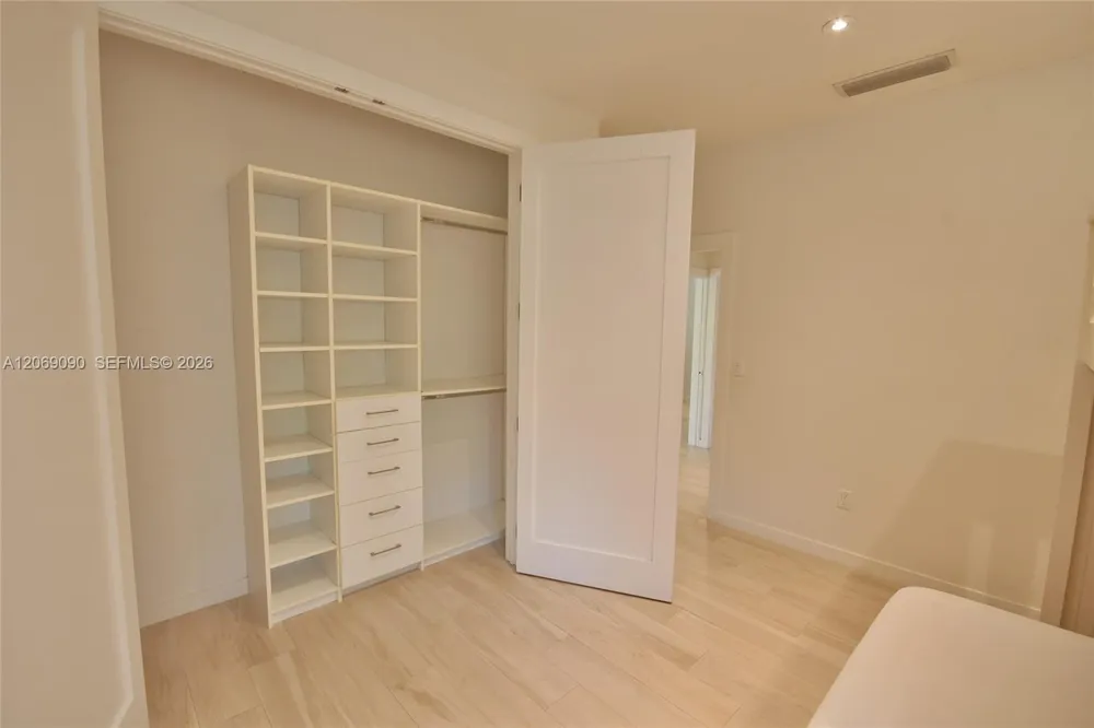 55 Ocean Lane Dr #4031 Key Biscayne, FL 33149