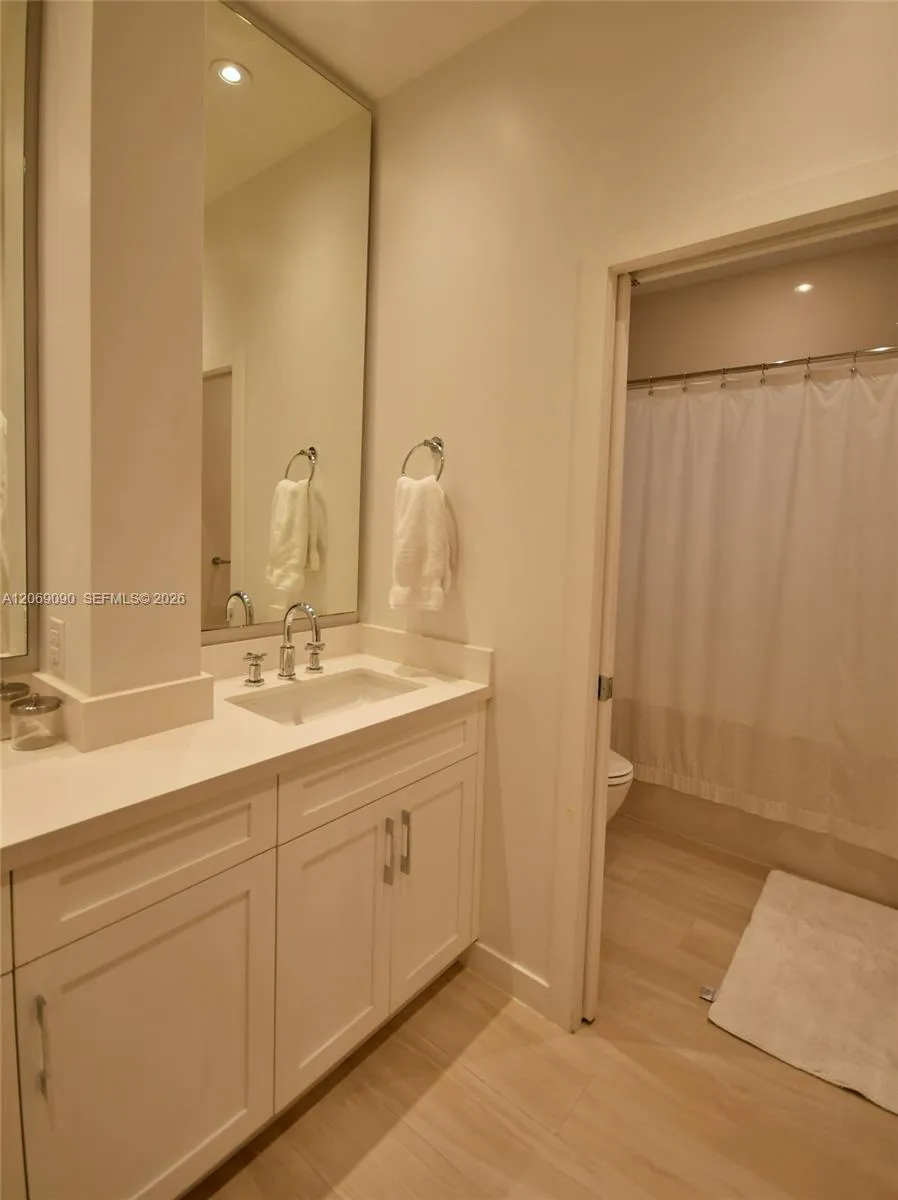 55 Ocean Lane Dr #4031 Key Biscayne, FL 33149