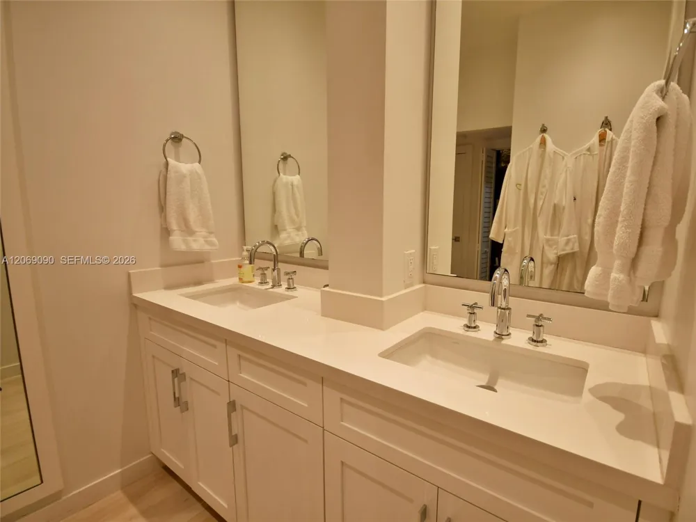 55 Ocean Lane Dr #4031 Key Biscayne, FL 33149