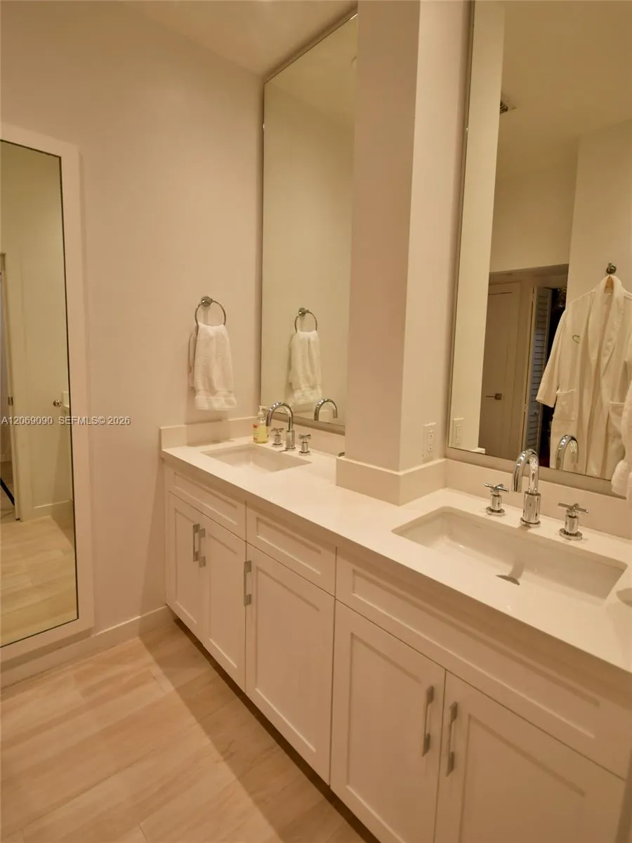 55 Ocean Lane Dr #4031 Key Biscayne, FL 33149