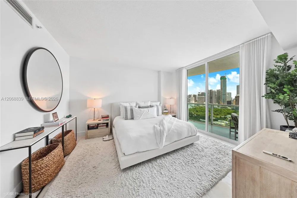 2101 Brickell Ave #3202 Miami, FL 33129