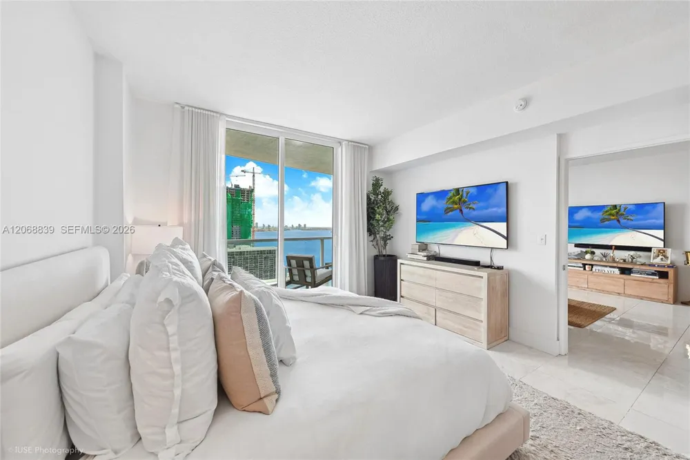 2101 Brickell Ave #3202 Miami, FL 33129