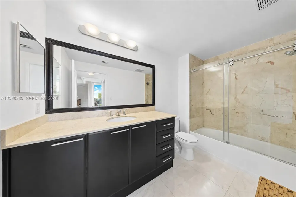 2101 Brickell Ave #3202 Miami, FL 33129