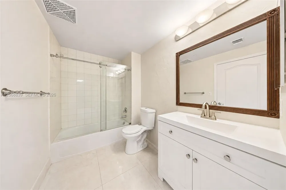 2101 Brickell Ave #3202 Miami, FL 33129