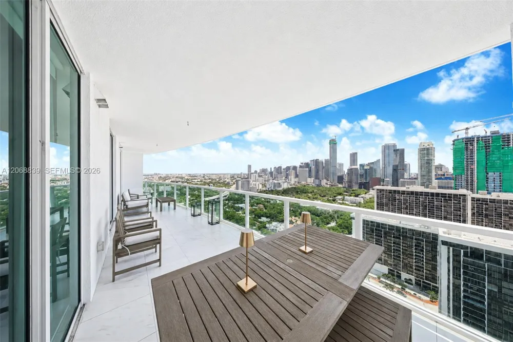 2101 Brickell Ave #3202 Miami, FL 33129