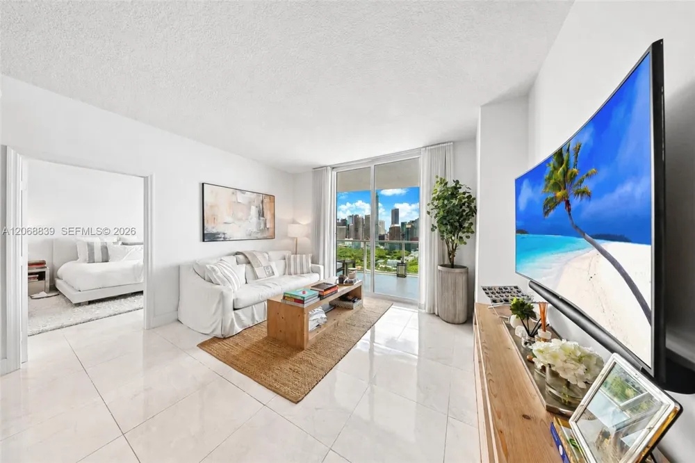 2101 Brickell Ave #3202 Miami, FL 33129