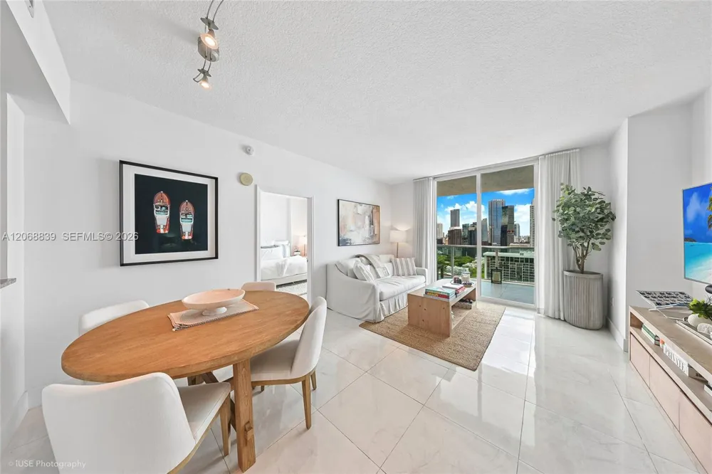 2101 Brickell Ave #3202 Miami, FL 33129