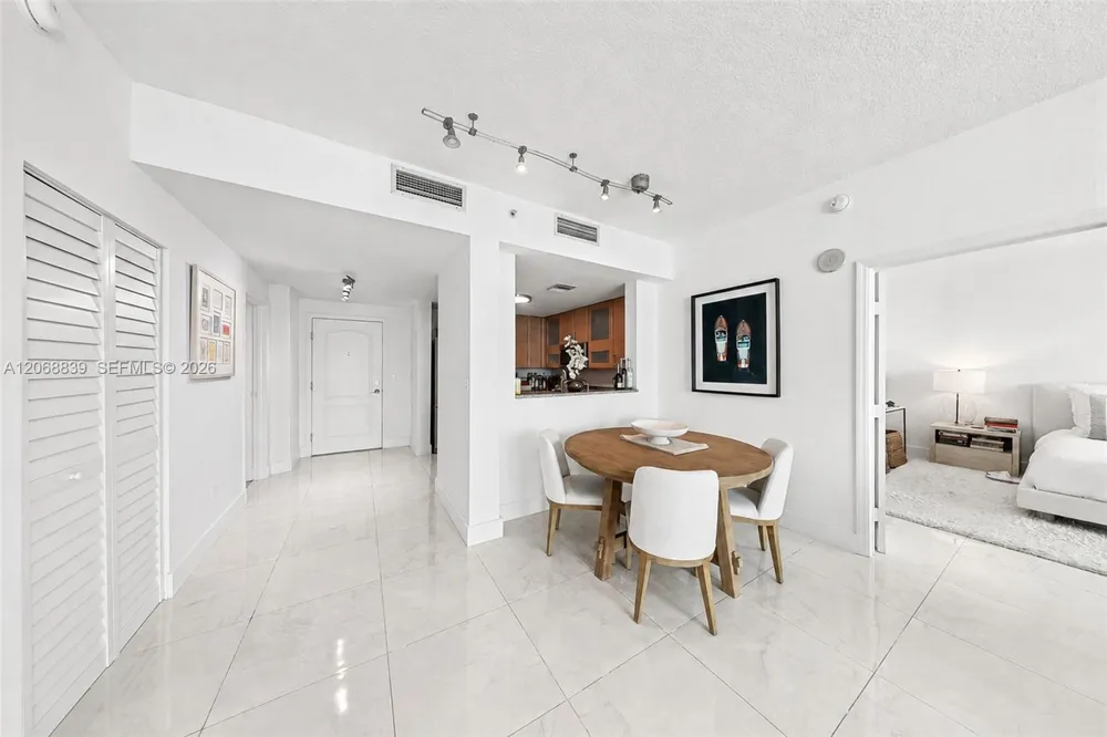2101 Brickell Ave #3202 Miami, FL 33129