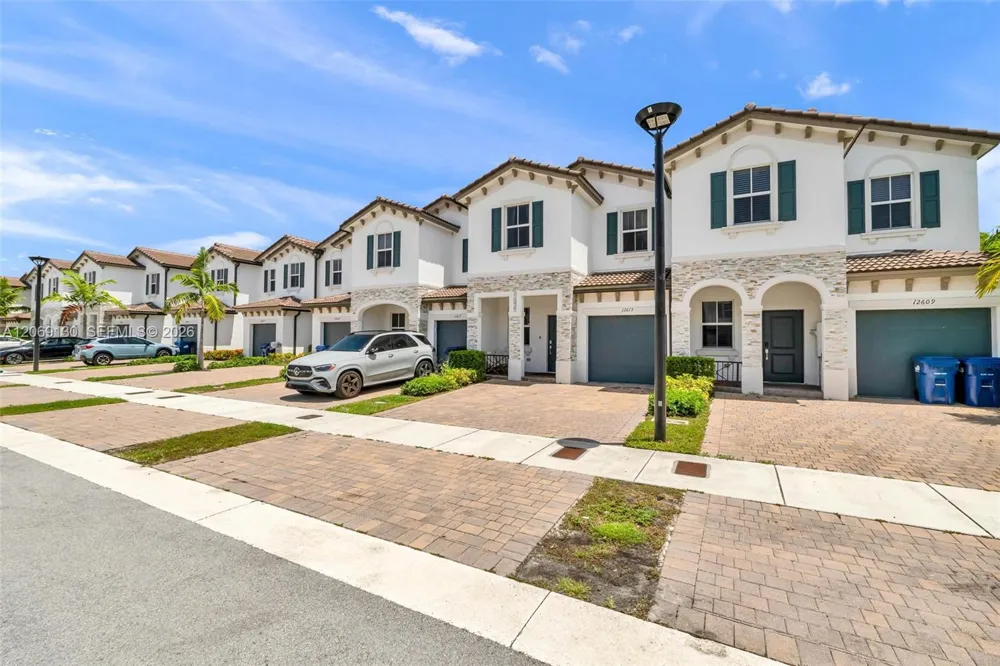 12613 NW 23rd Pl Miami, FL 33167