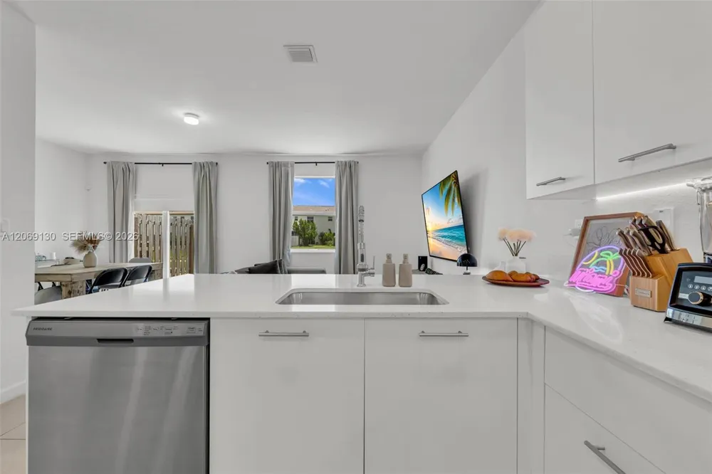 12613 NW 23rd Pl Miami, FL 33167