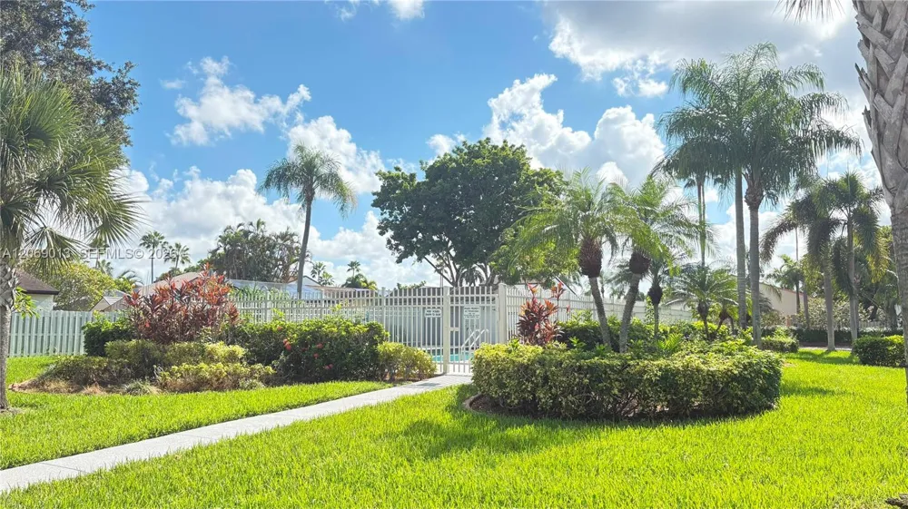 821 W Beckley Sq Davie, FL 33325