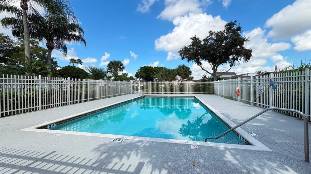 821 W Beckley Sq Davie, FL 33325