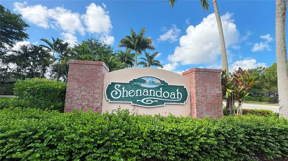 821 W Beckley Sq Davie, FL 33325