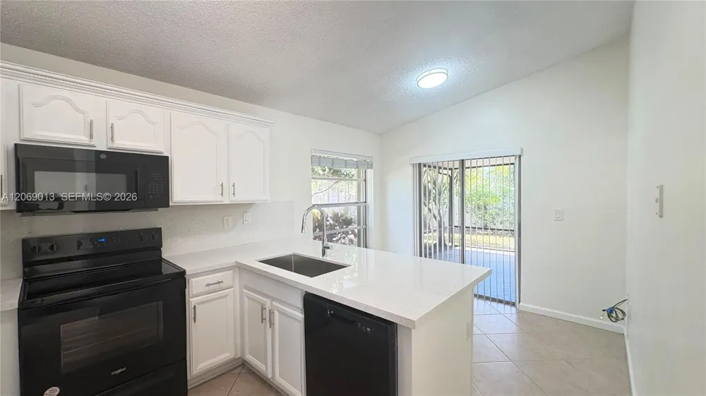 821 W Beckley Sq Davie, FL 33325