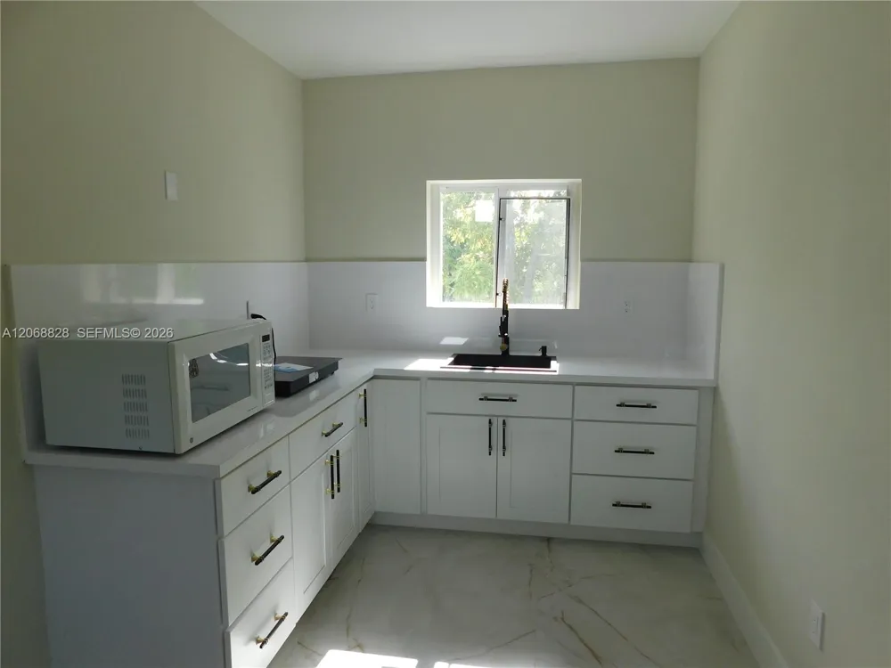 1851 NW 32nd Ave #B31 Miami, FL 33125