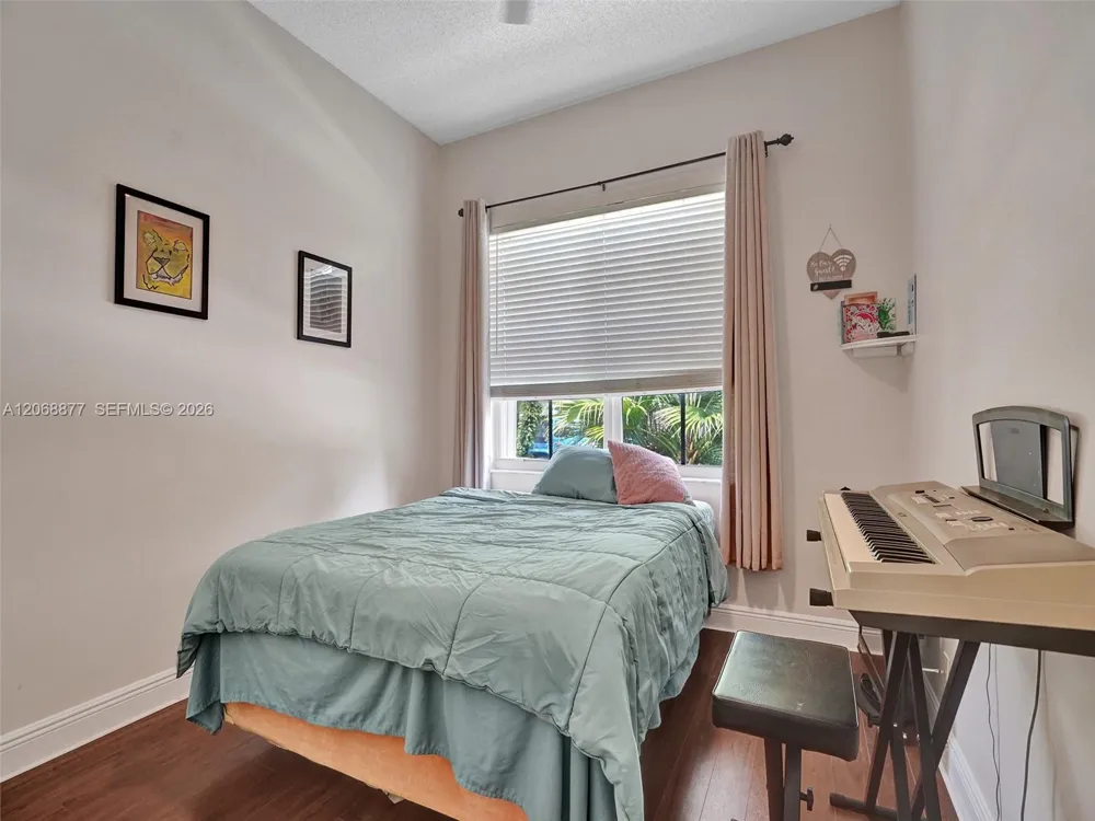 938 Bluewood Ter Weston, FL 33327