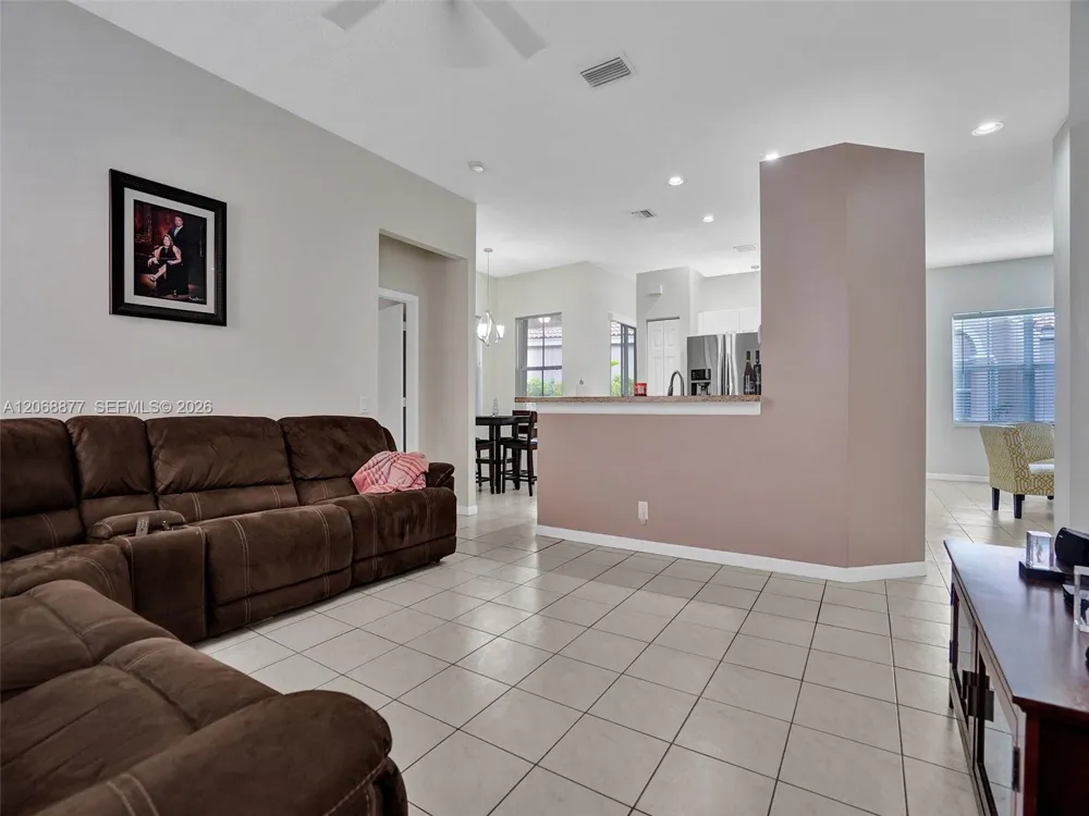 938 Bluewood Ter Weston, FL 33327