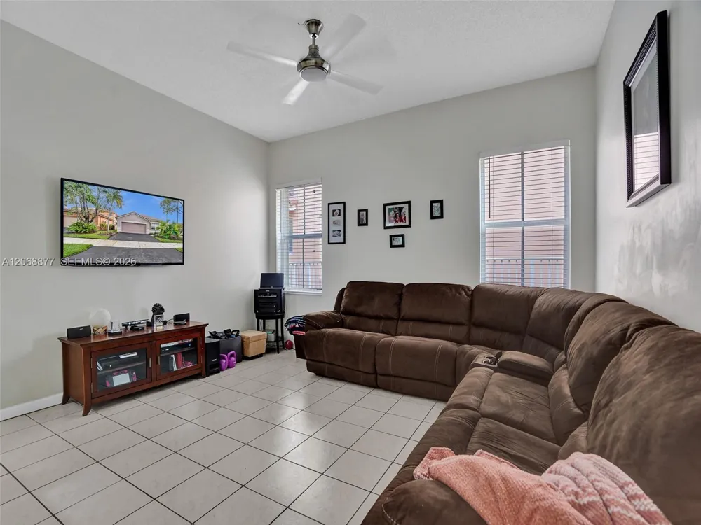 938 Bluewood Ter Weston, FL 33327